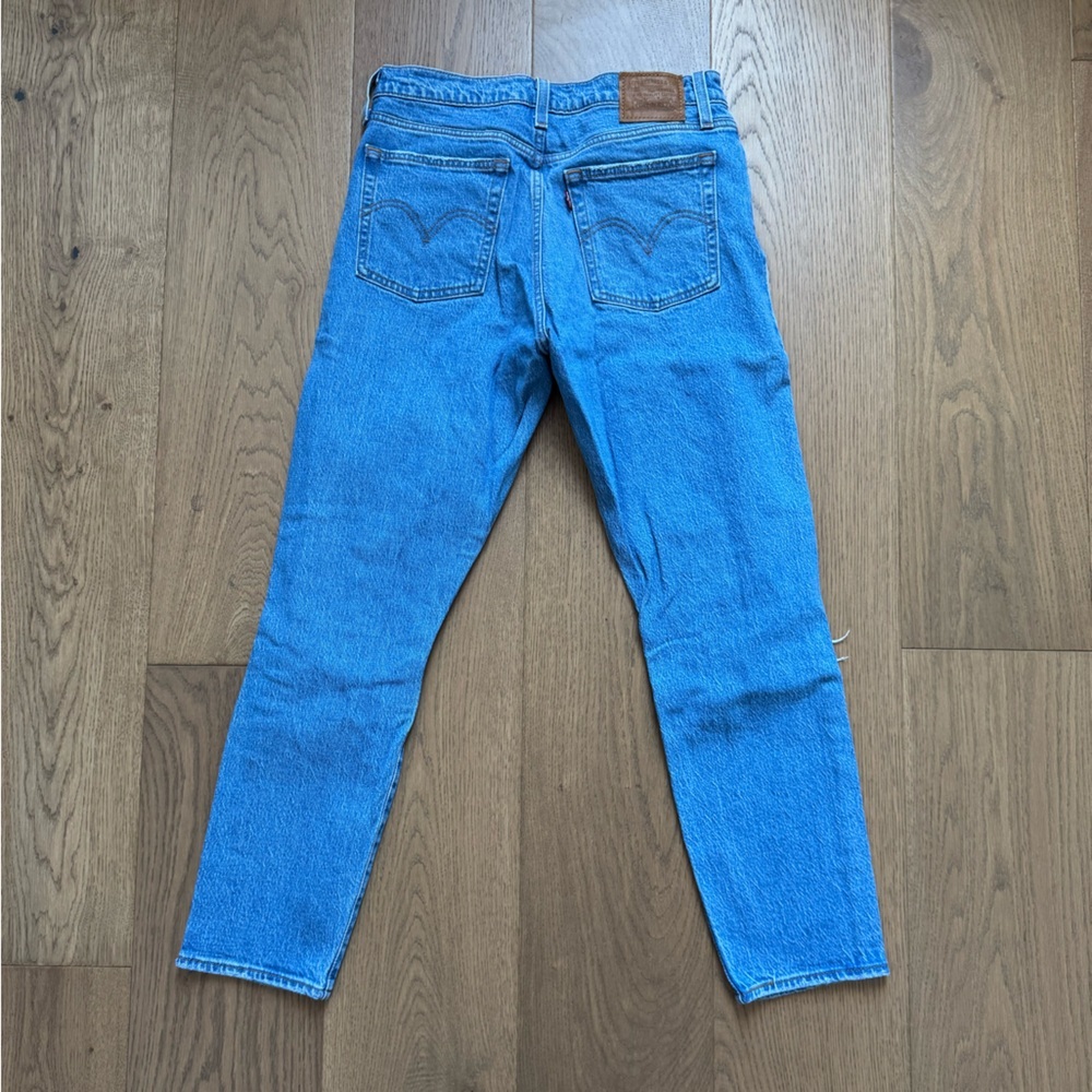 Levi's Wedgie Icon Denim Taper Jeans - Size 28 - EUC - Light Distressed Wash - Picture 8 of 8